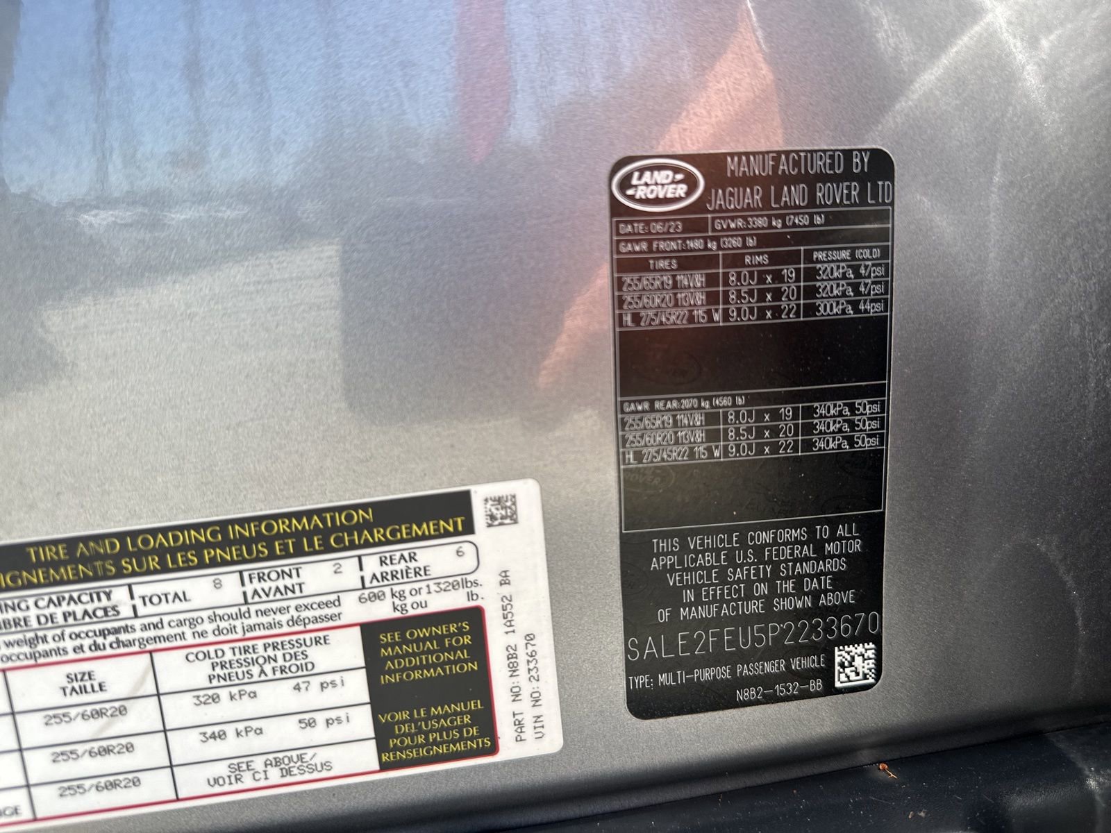 Used 2023 Land Rover Defender 130 X-Dynamic SE image 6