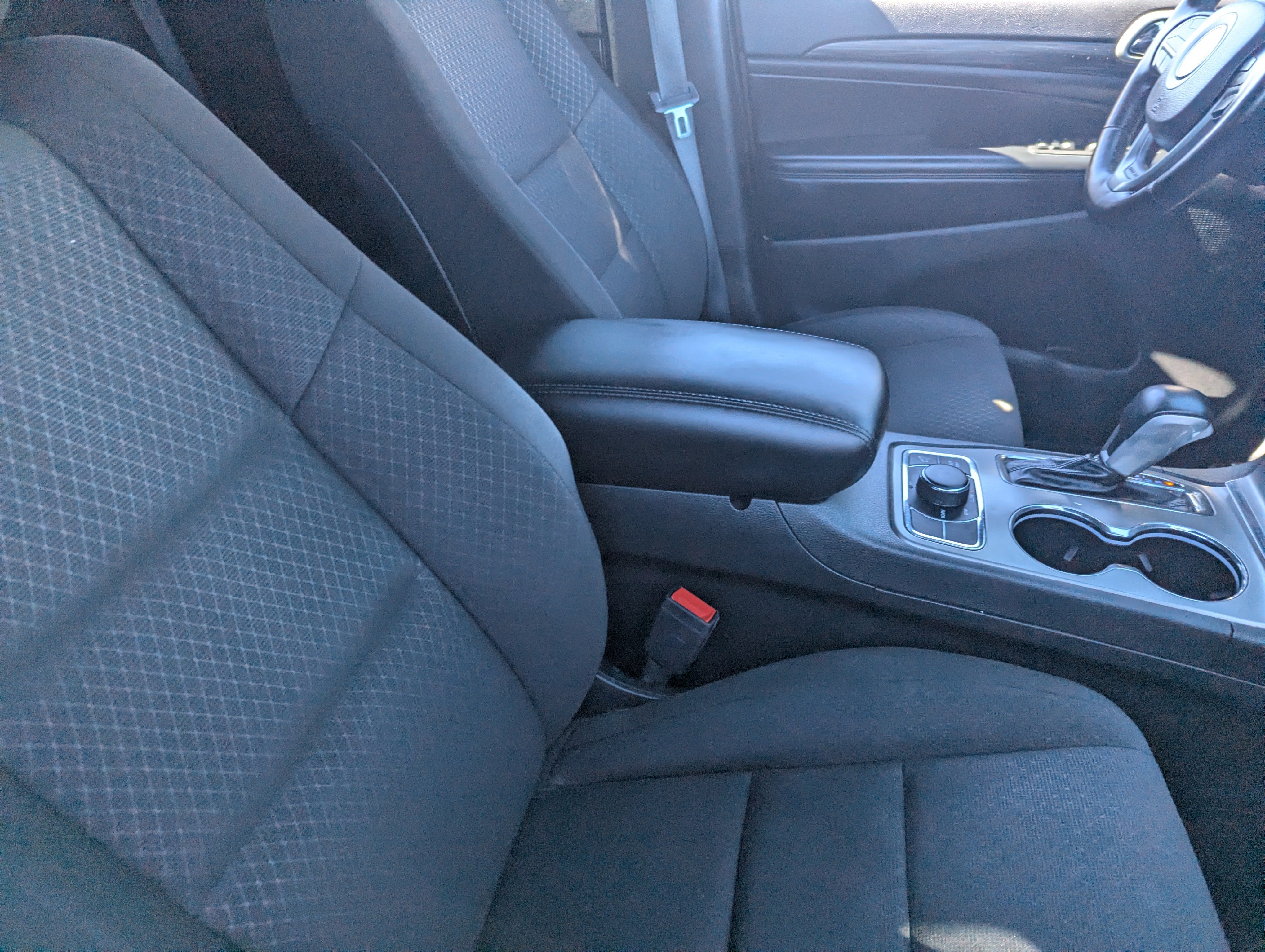 Used 2021 Jeep Grand Cherokee Laredo AWD/4WD image 9