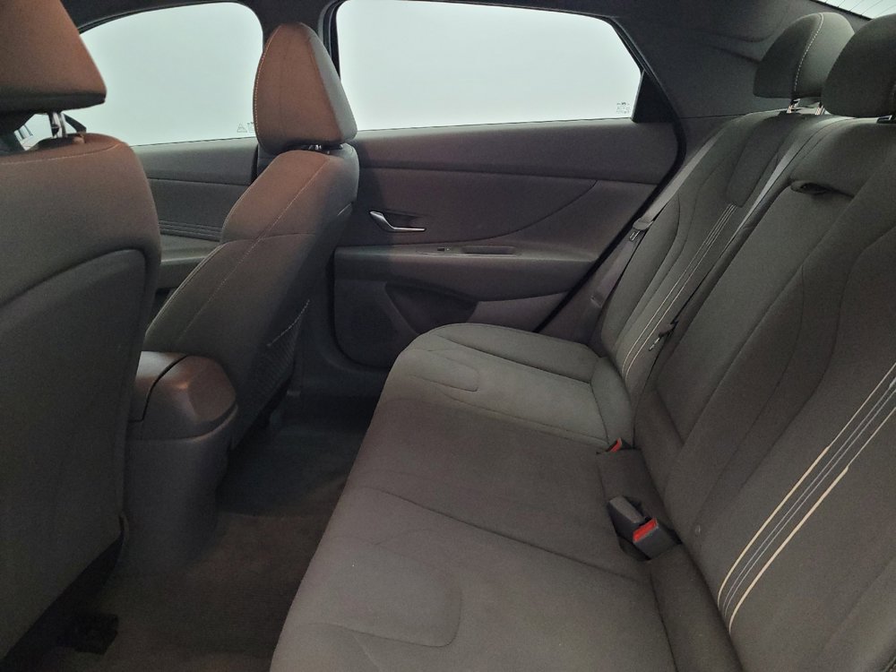Used 2021 Hyundai Elantra SEL w/ Convenience + Premium Package image 18