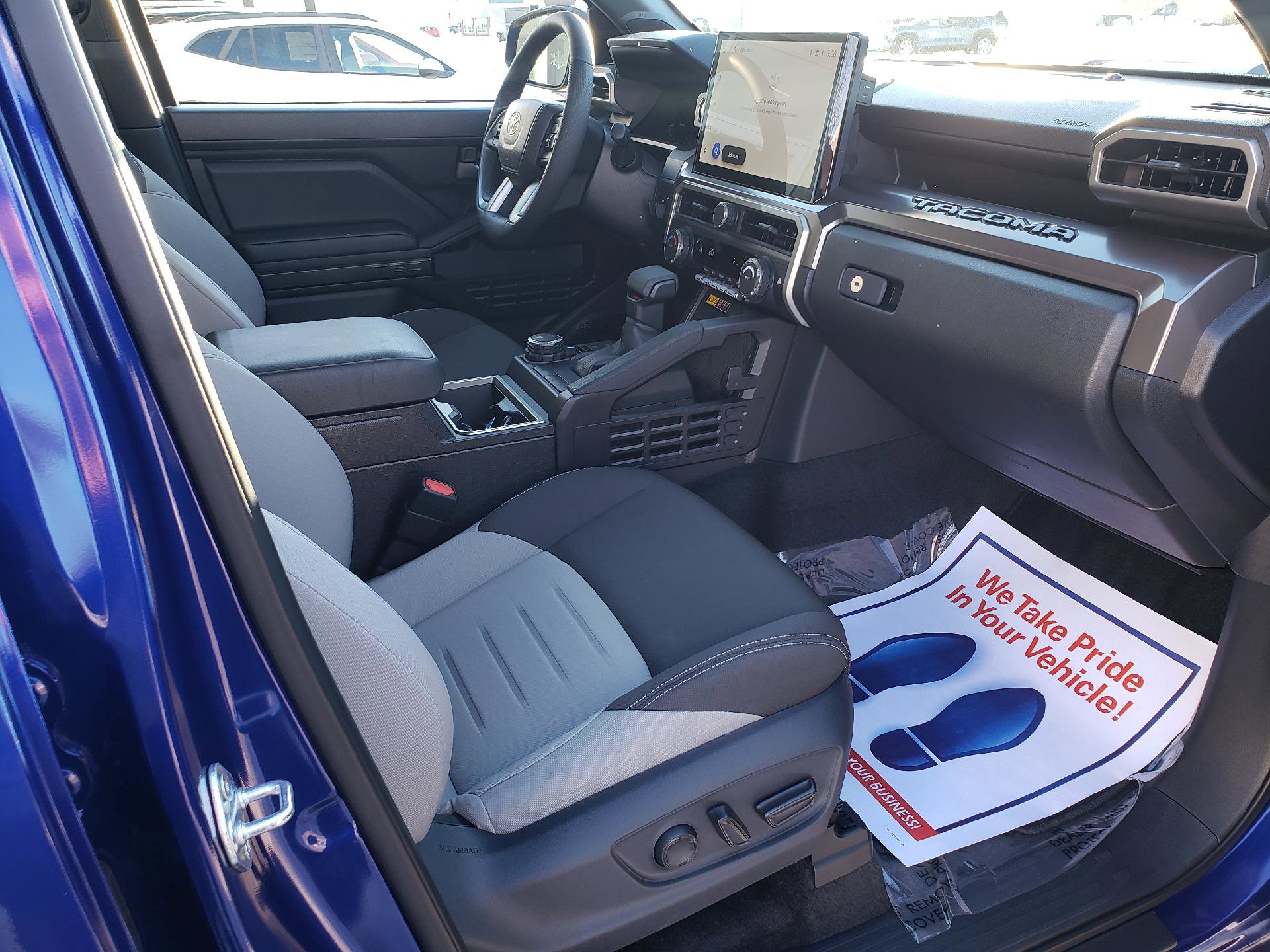 Used 2025 Toyota Tacoma TRD Sport w/ TRD Sport Upgrade Package image 12