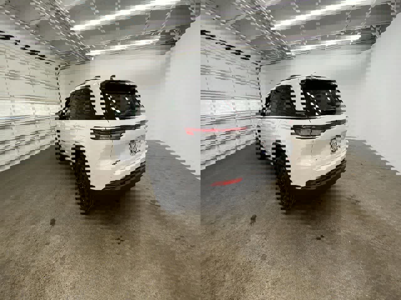 Used 2025 Jeep Grand Cherokee Altitude AWD/4WD image 4