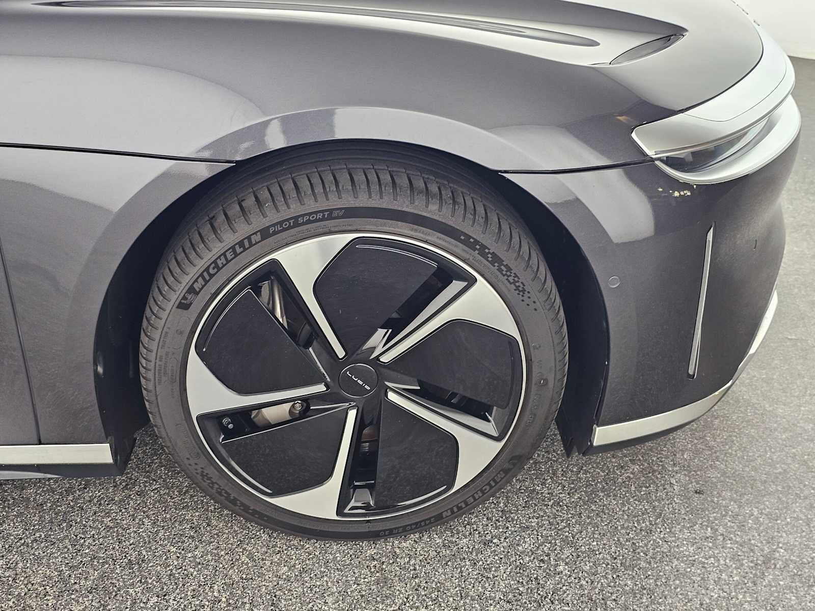 Used 2025 Lucid Air Touring AWD/4WD image 9