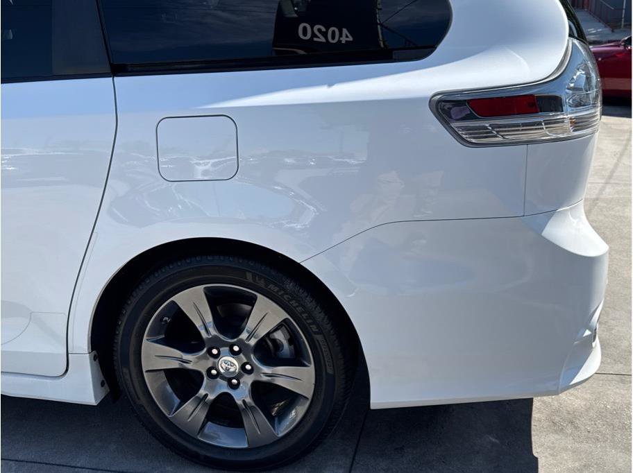 Used 2015 Toyota Sienna SE w/ SE Preferred Package FWD image 47