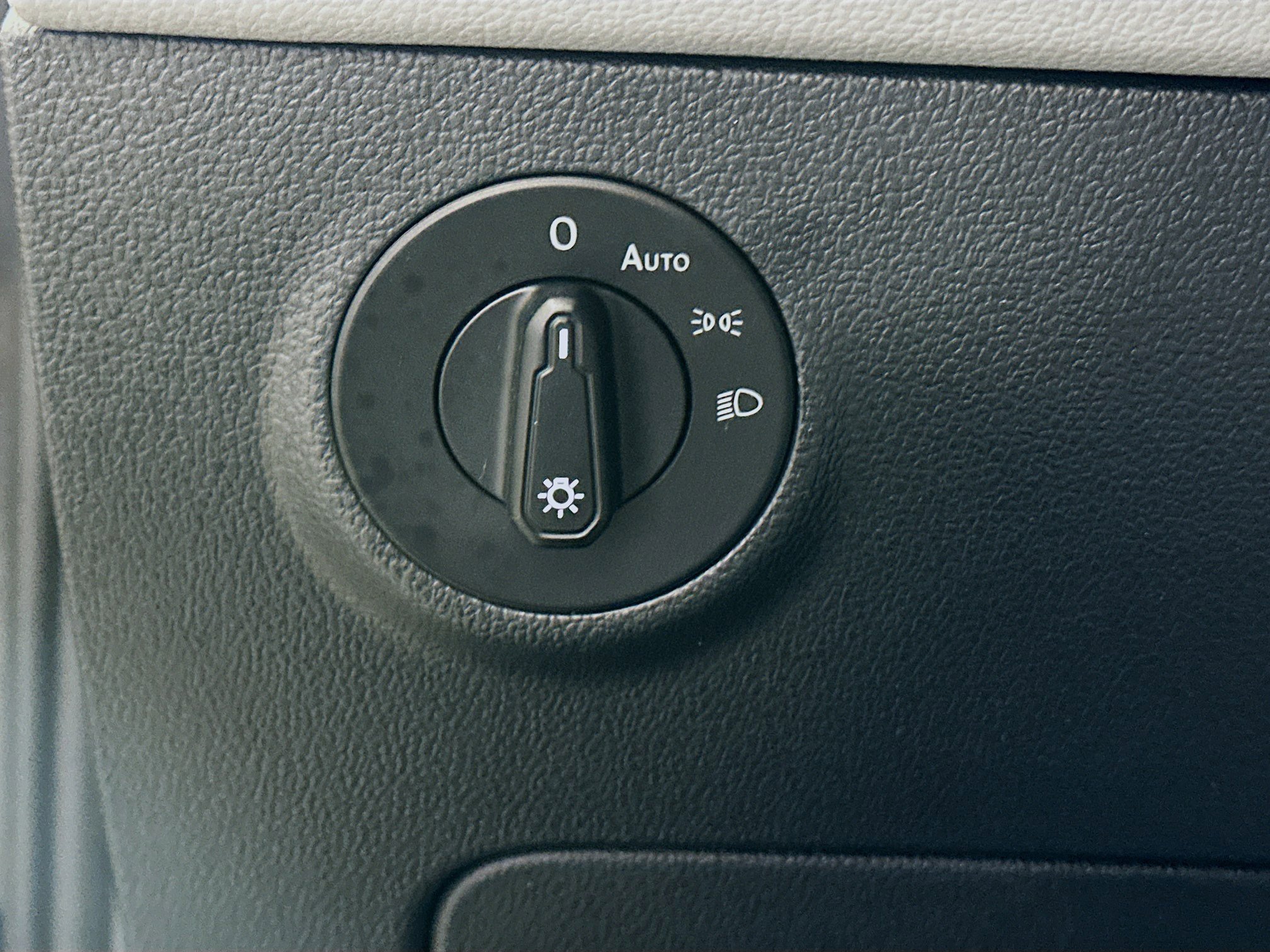 Used 2024 Volkswagen Taos SE image 17