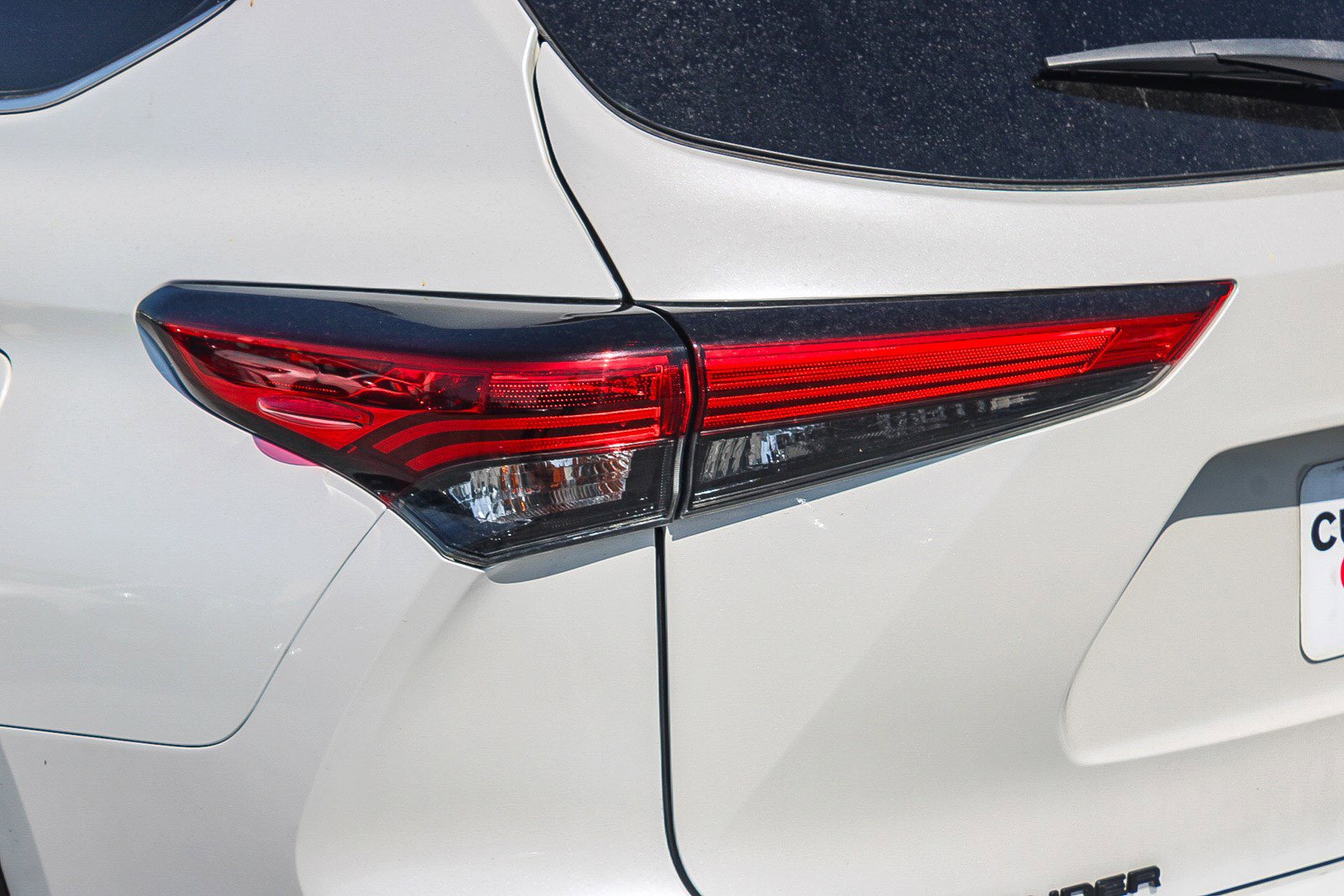 Used 2023 Toyota Highlander Limited FWD image 12