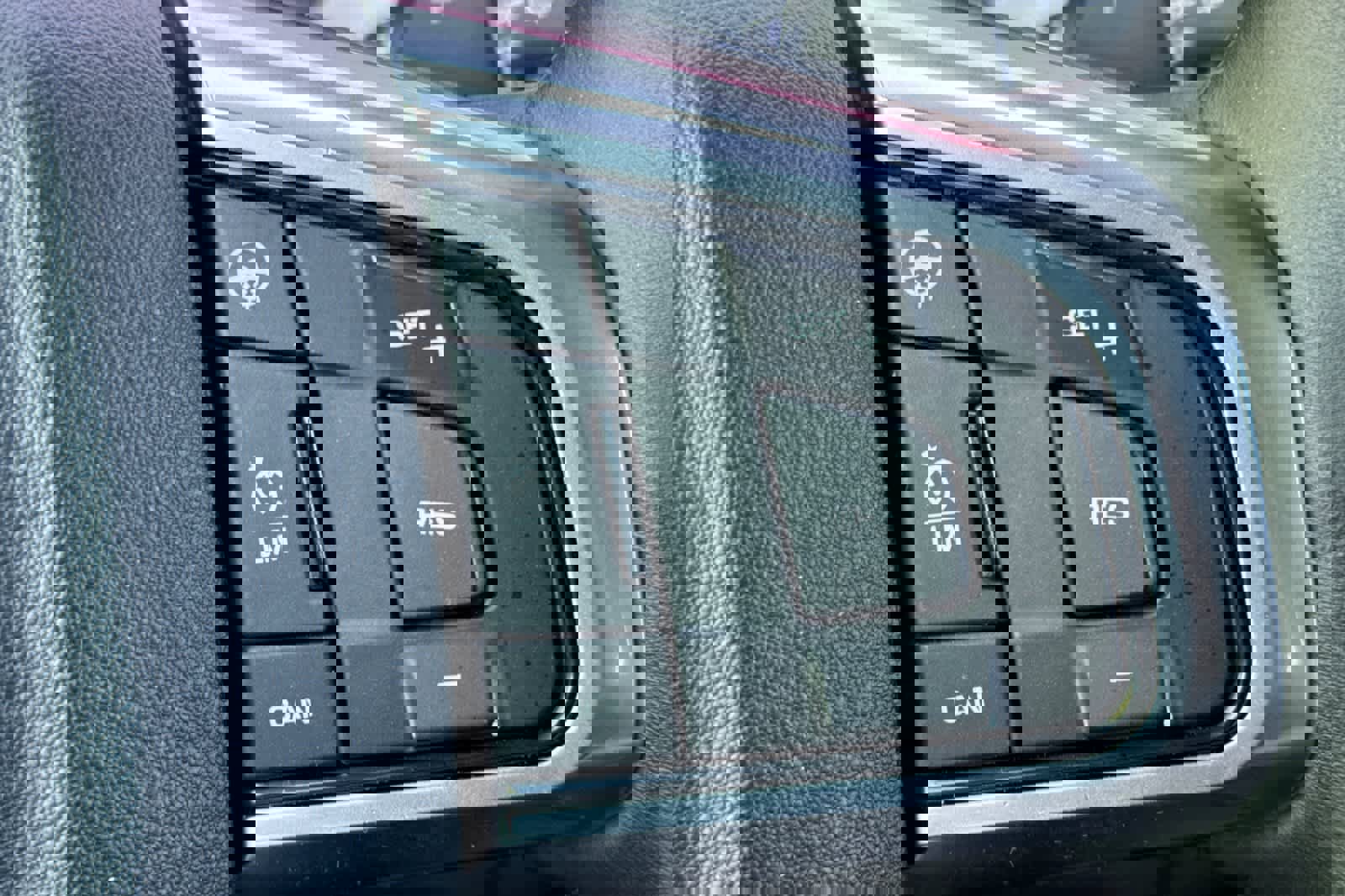 Used 2017 Land Rover Discovery Sport SE image 27