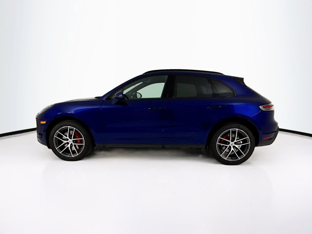 Certified 2023 Porsche Macan S AWD/4WD image 2
