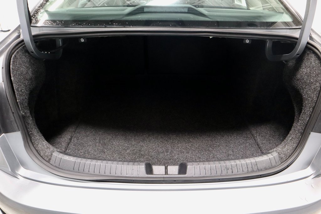 Used 2024 Volkswagen Jetta SE image 14