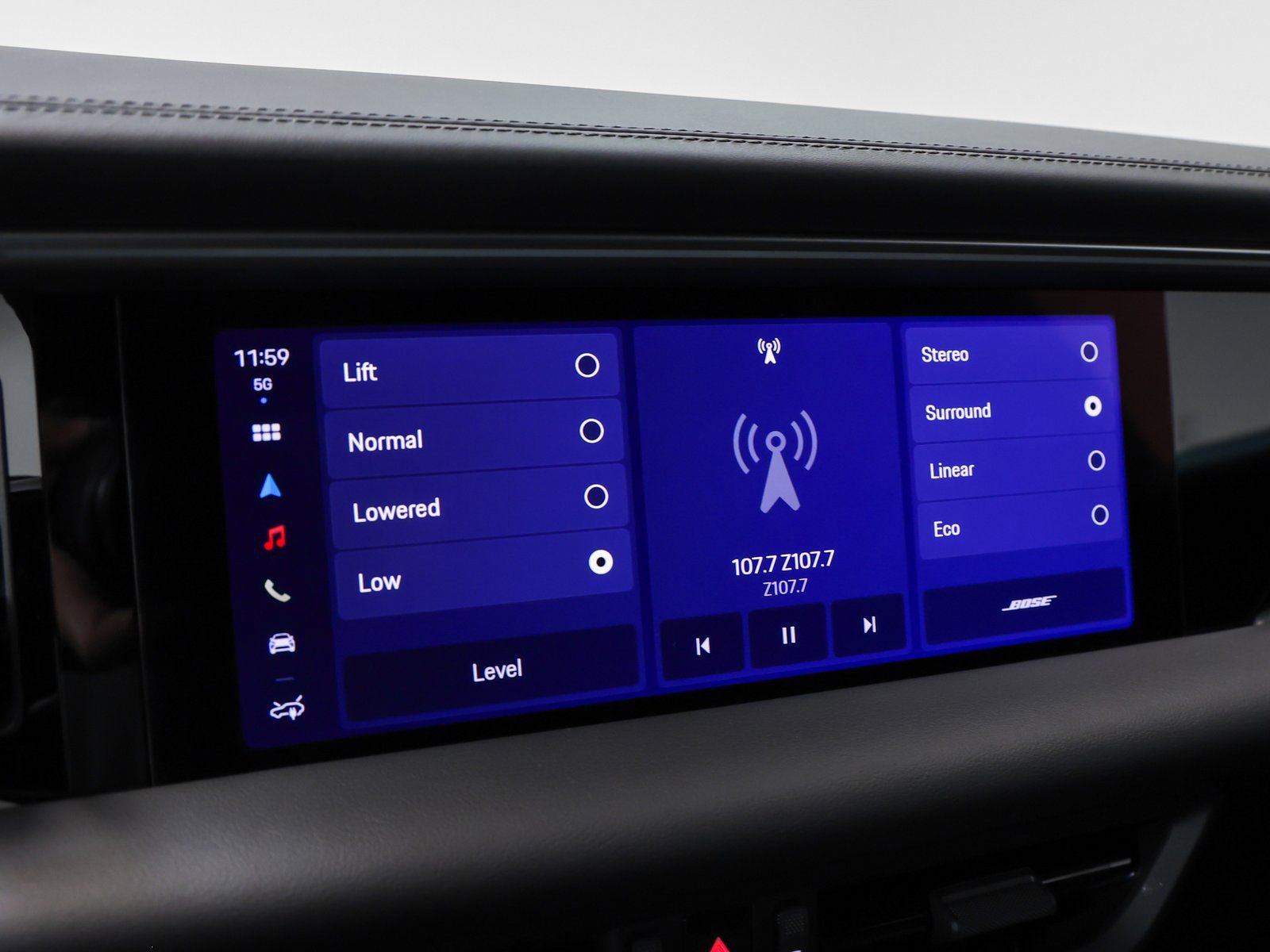 Certified 2025 Porsche Macan 4 Electric image 35