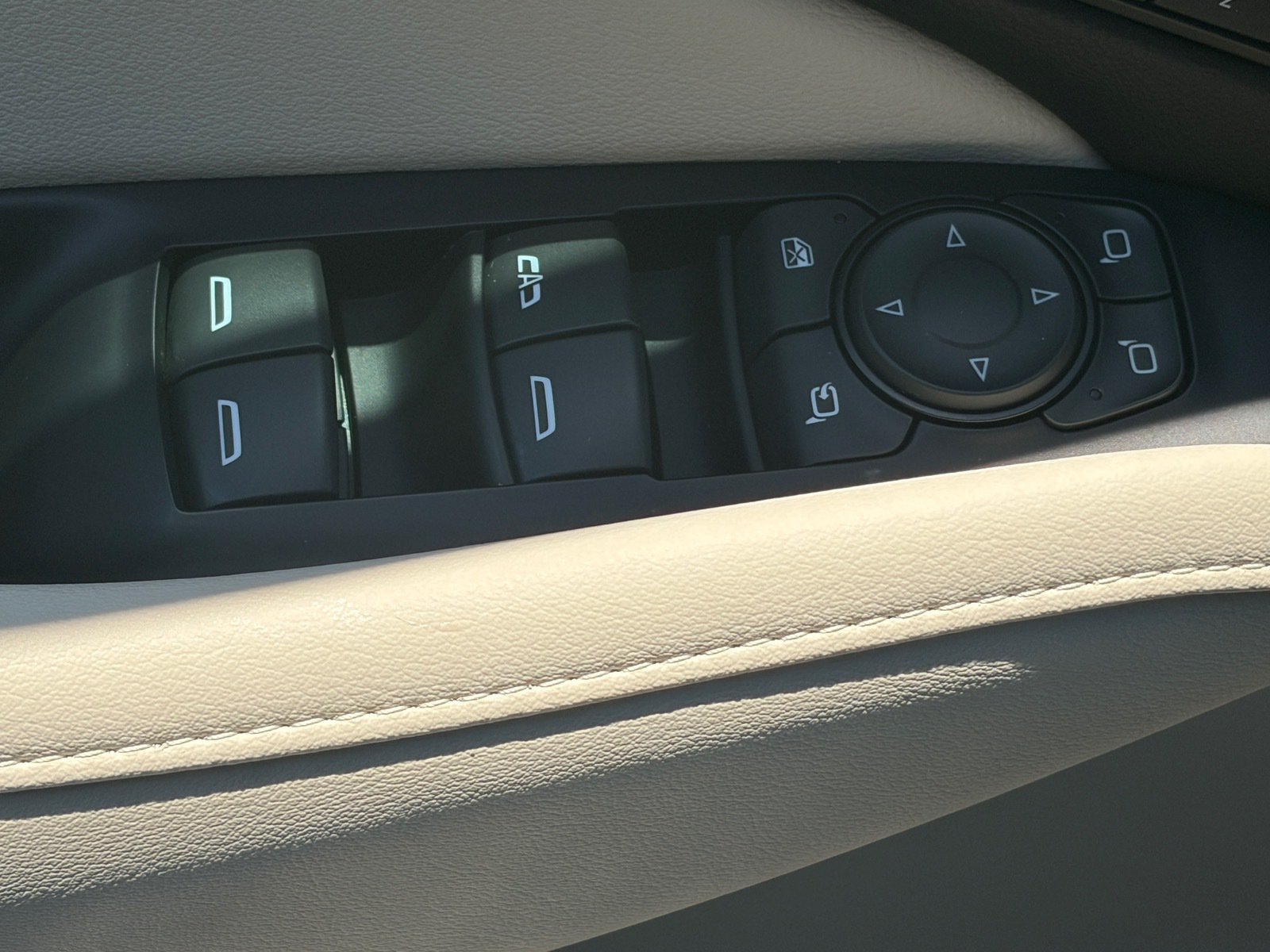 Used 2023 Buick Enclave Avenir w/ Avenir Technology Package FWD image 14