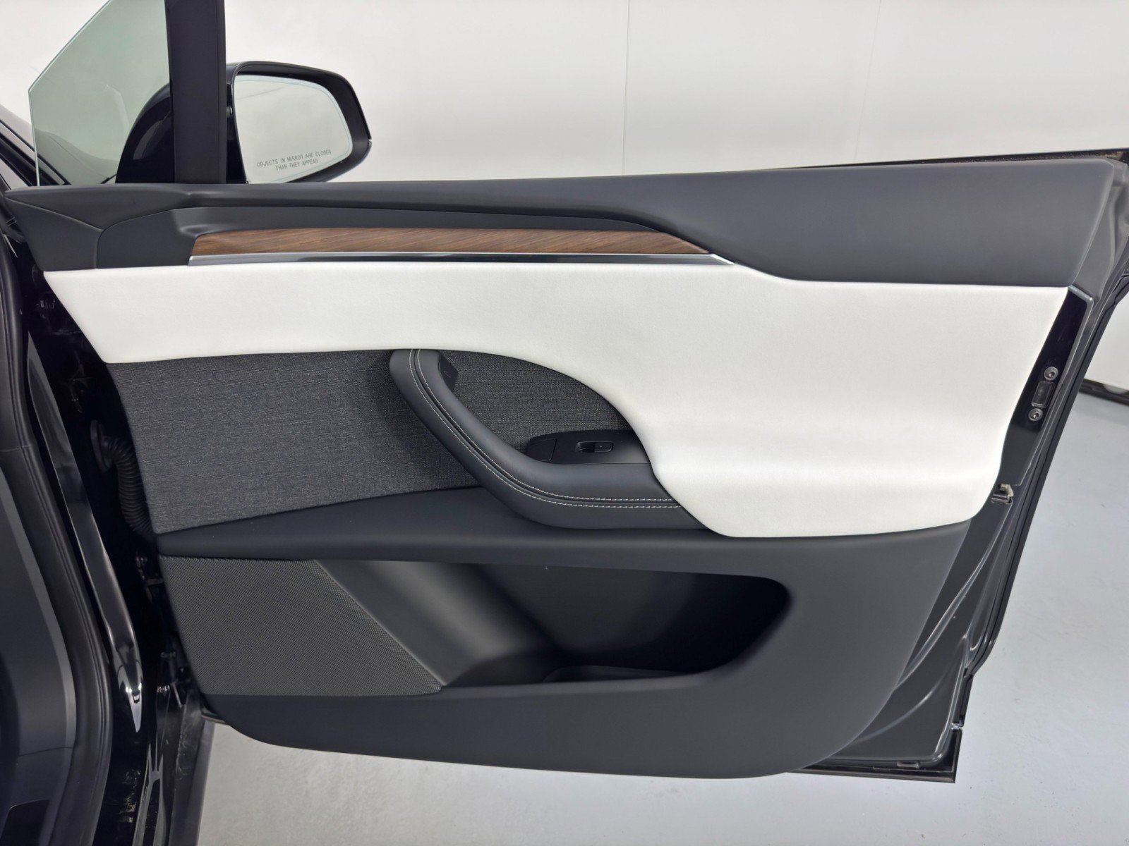 Used 2023 Tesla Model X image 46