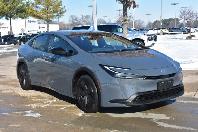 Used 2023 Toyota Prius LE image 3