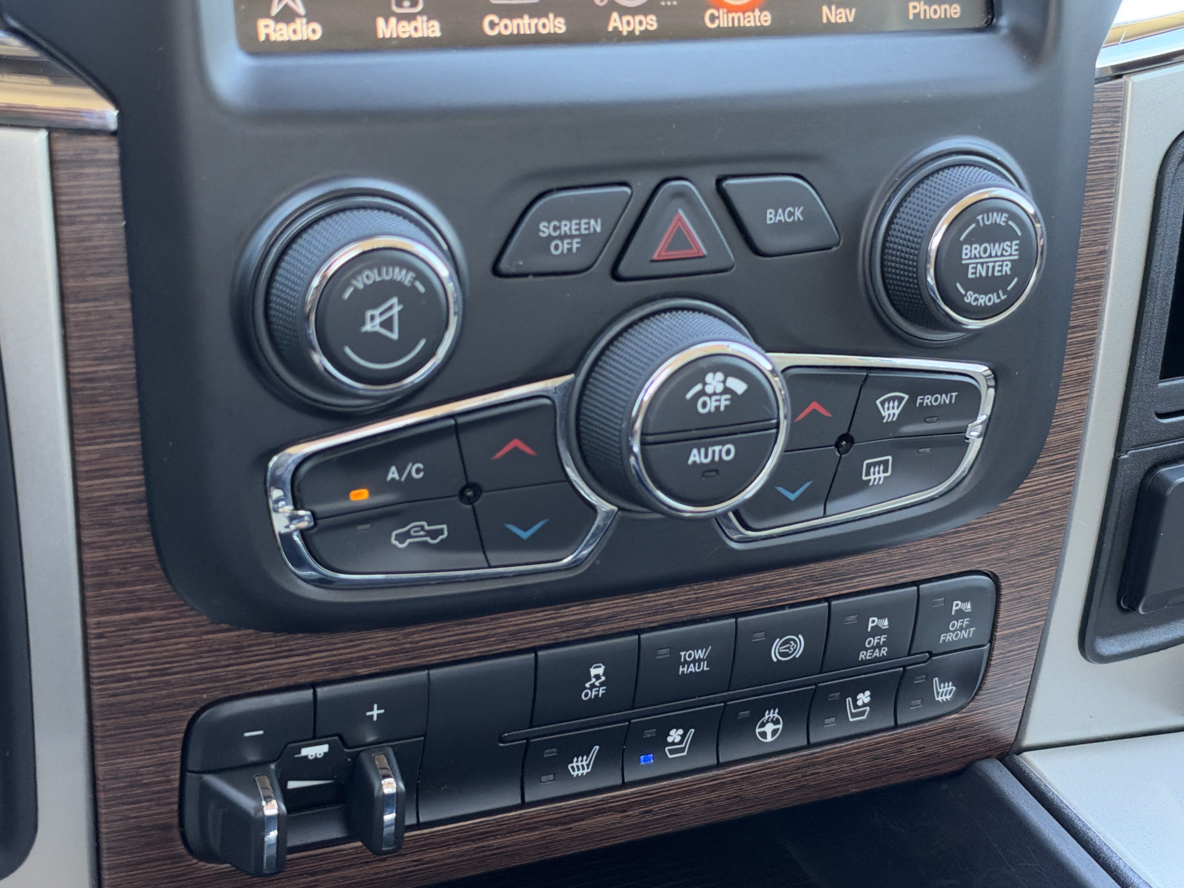 Used 2016 RAM 2500 Laramie AWD/4WD image 35