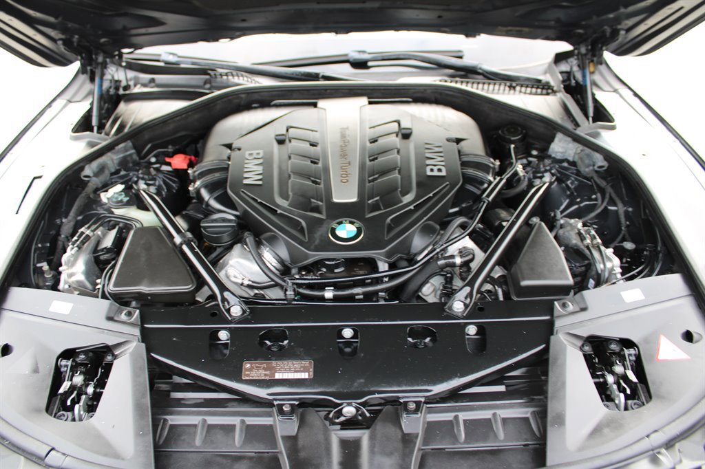 Used 2013 BMW 750i RWD image 34
