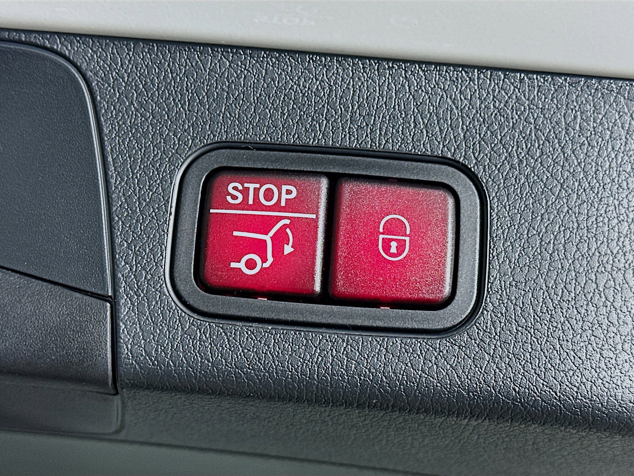 Certified 2025 Mercedes-Benz GLB 250 4MATIC image 35