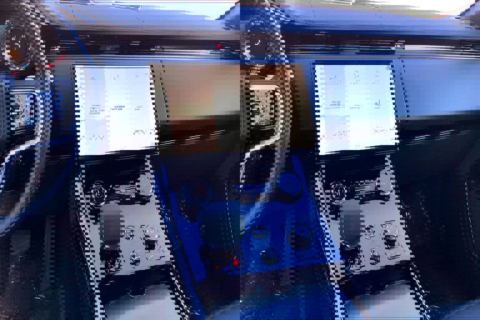 Used 2023 Land Rover Range Rover Sport SE AWD/4WD image 7