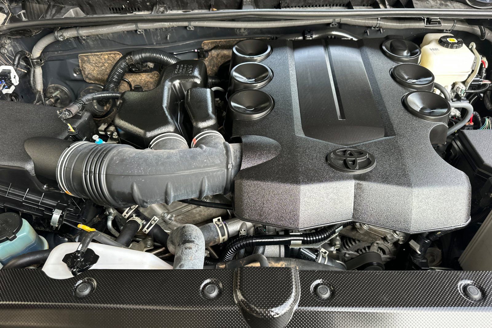 Used 2024 Toyota 4Runner SR5 AWD/4WD image 25