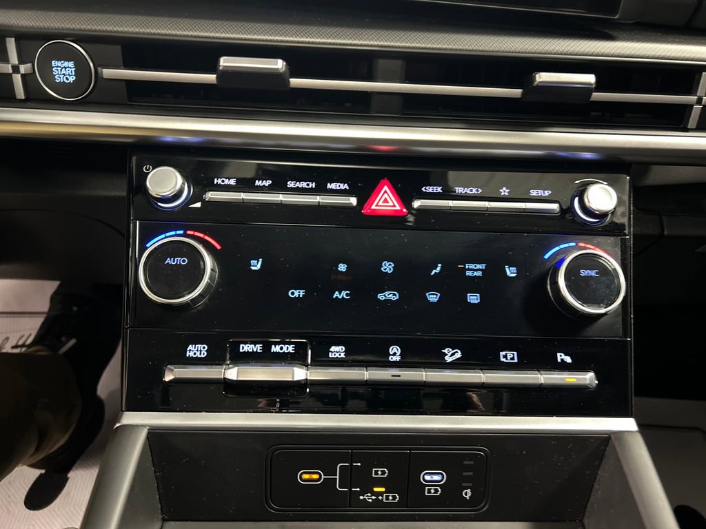 Used 2025 Hyundai Santa Fe XRT image 17