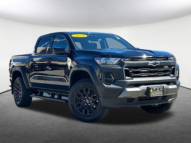 Used 2024 Chevrolet Colorado Trail Boss w/ Technology Package image 2