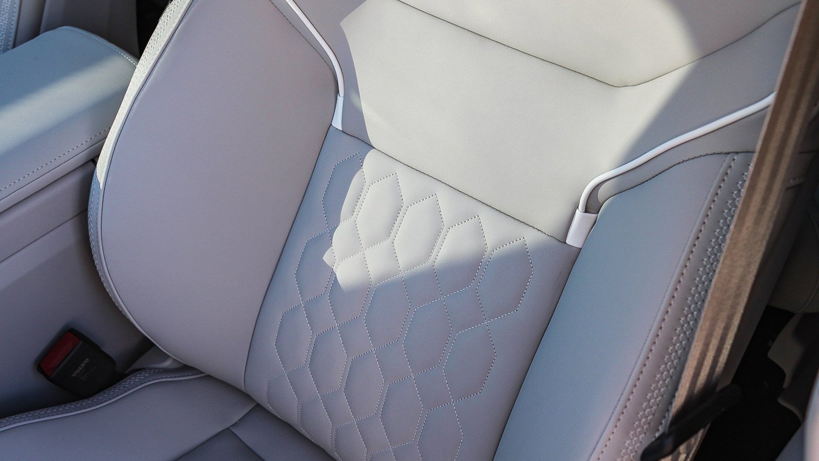 New 2025 Volvo EX90 Plus w/ Protection Package Premier image 27