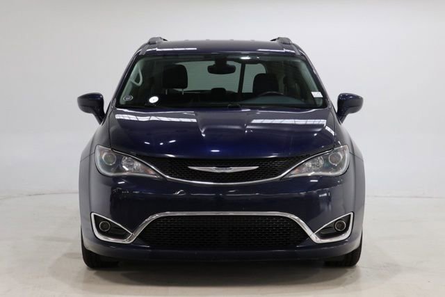 Used 2017 Chrysler Pacifica Touring-L FWD image 2