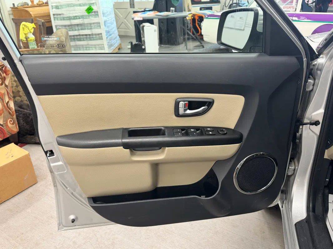 Used 2012 Kia Soul ! FWD image 17