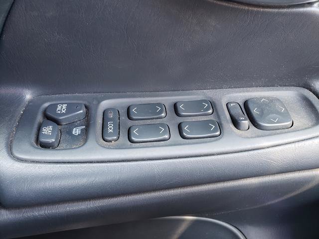 Used 2002 Cadillac De Ville w/ Comfort/Convenience Pkg FWD image 24
