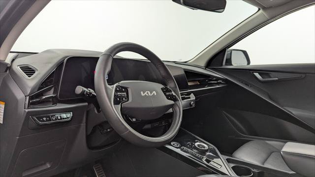 Used 2023 Kia Niro SX Touring FWD image 22
