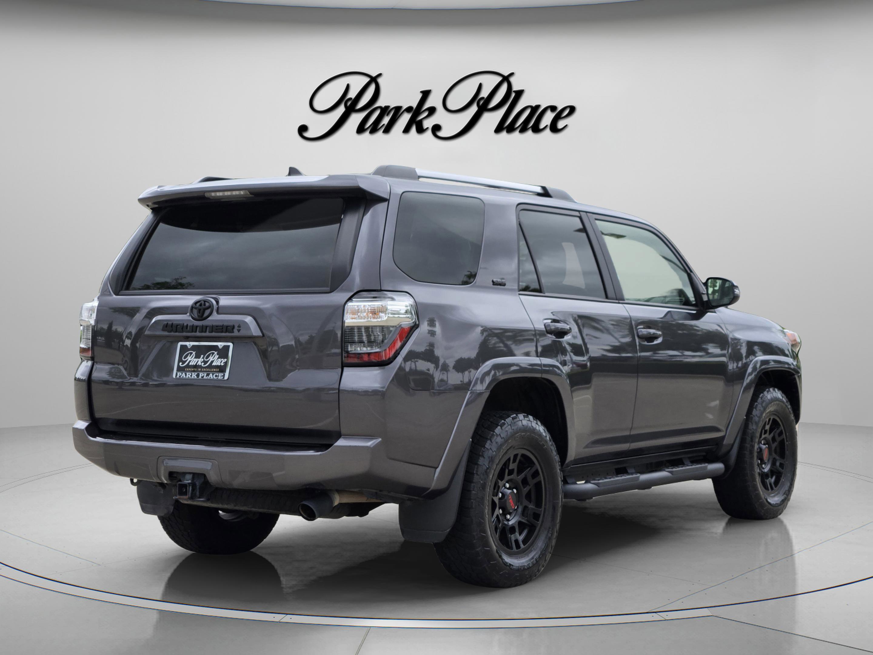 Used 2022 Toyota 4Runner SR5 Premium w/ Moonroof Package AWD/4WD image 6