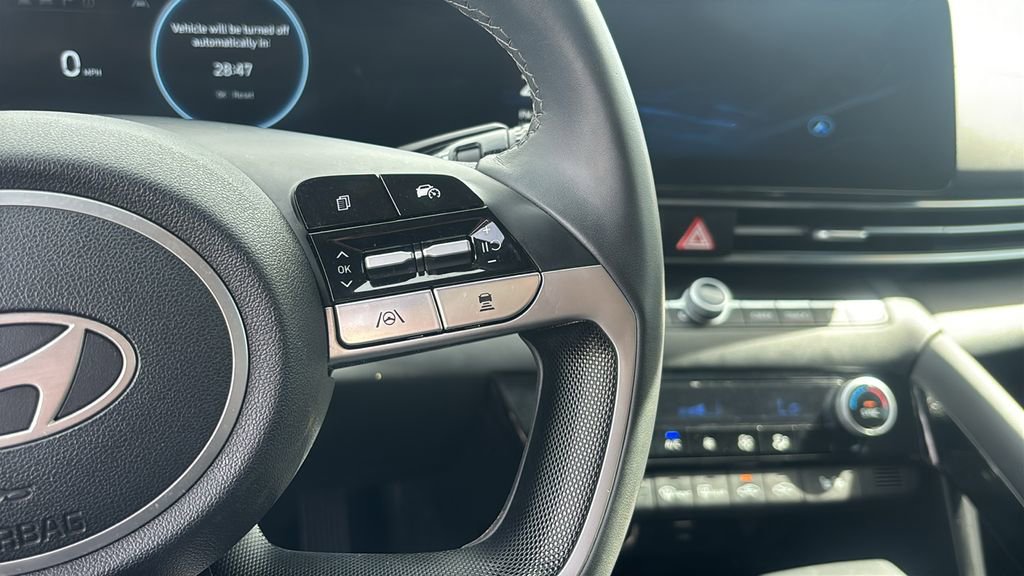Used 2025 Hyundai Elantra Limited FWD image 18