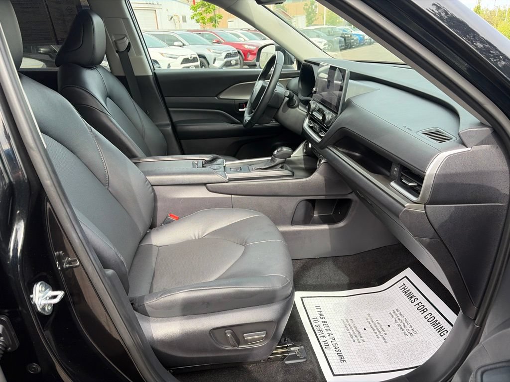 Used 2025 Toyota Grand Highlander AWD image 11