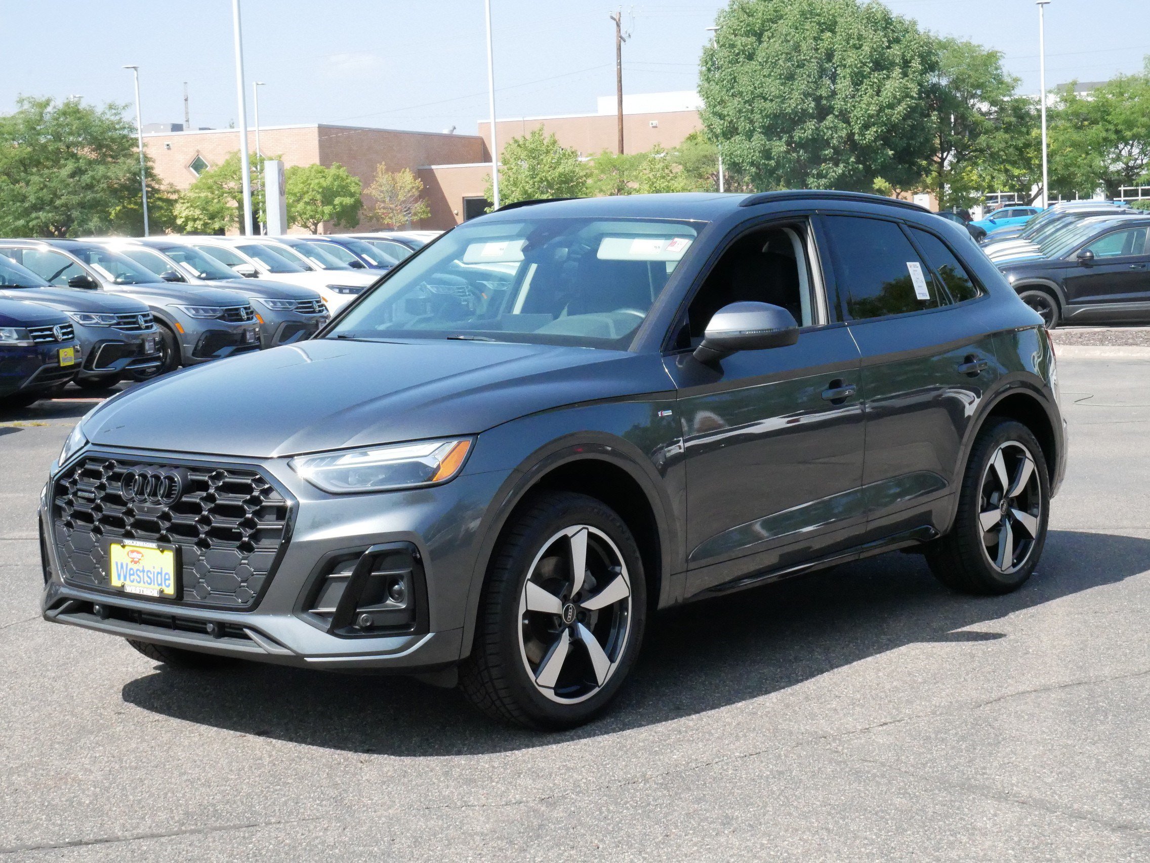Used 2023 Audi Q5 2.0T Premium Plus w/ Premium Plus Package AWD/4WD image 3