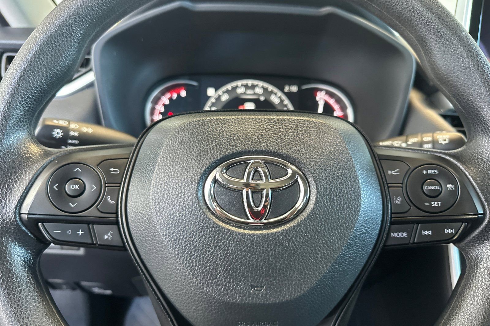 Used 2025 Toyota RAV4 XLE image 24