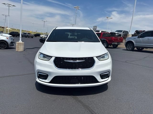 Used 2025 Chrysler Pacifica Select FWD image 2