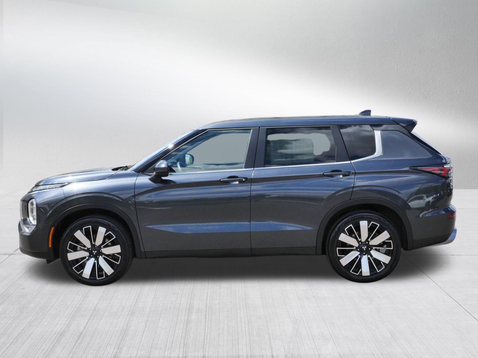 Used 2025 Mitsubishi Outlander SE AWD/4WD image 4