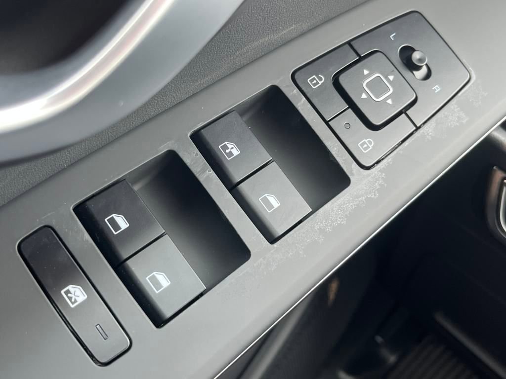 New 2025 Kia Niro EX image 18