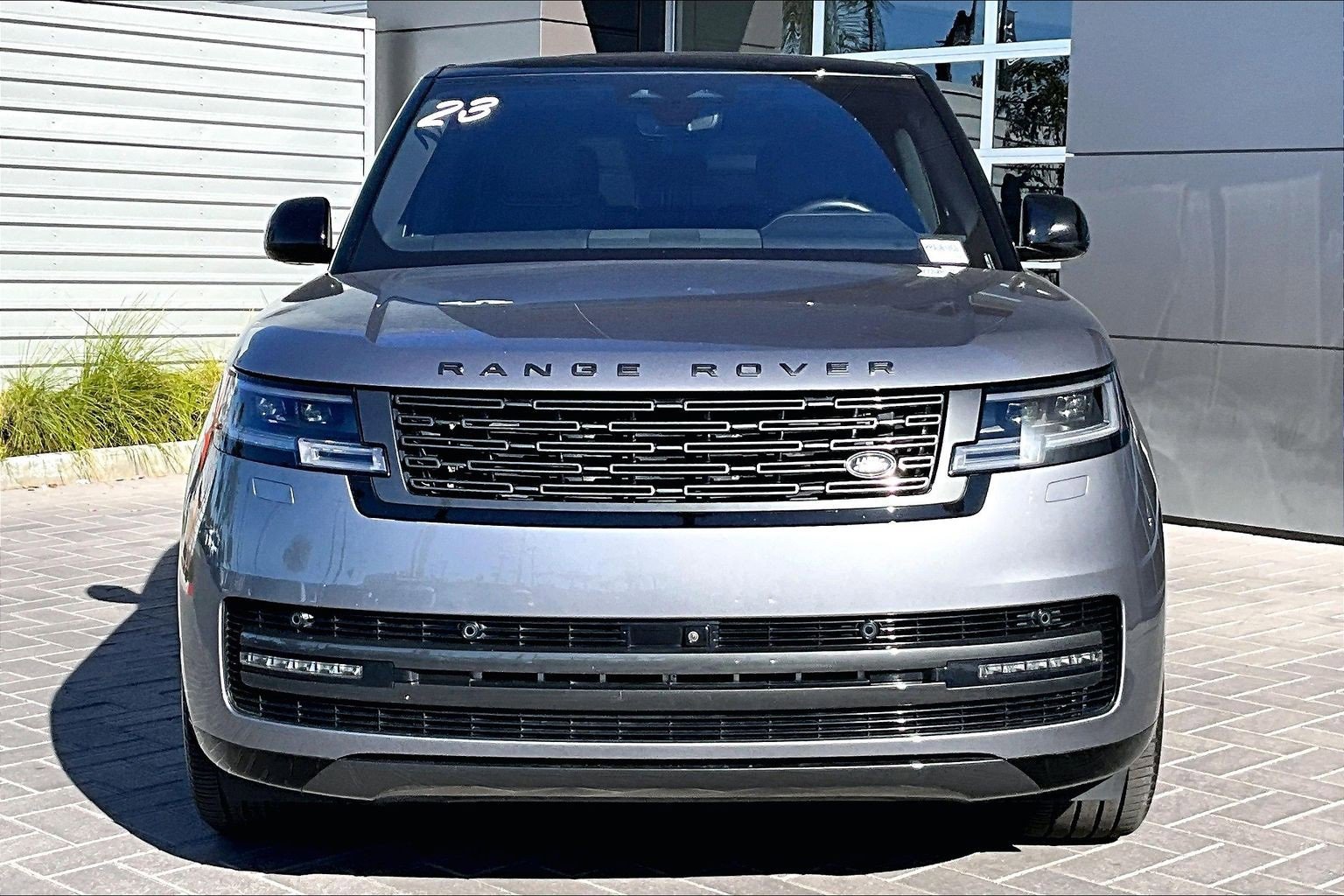 Used 2023 Land Rover Range Rover SE image 2