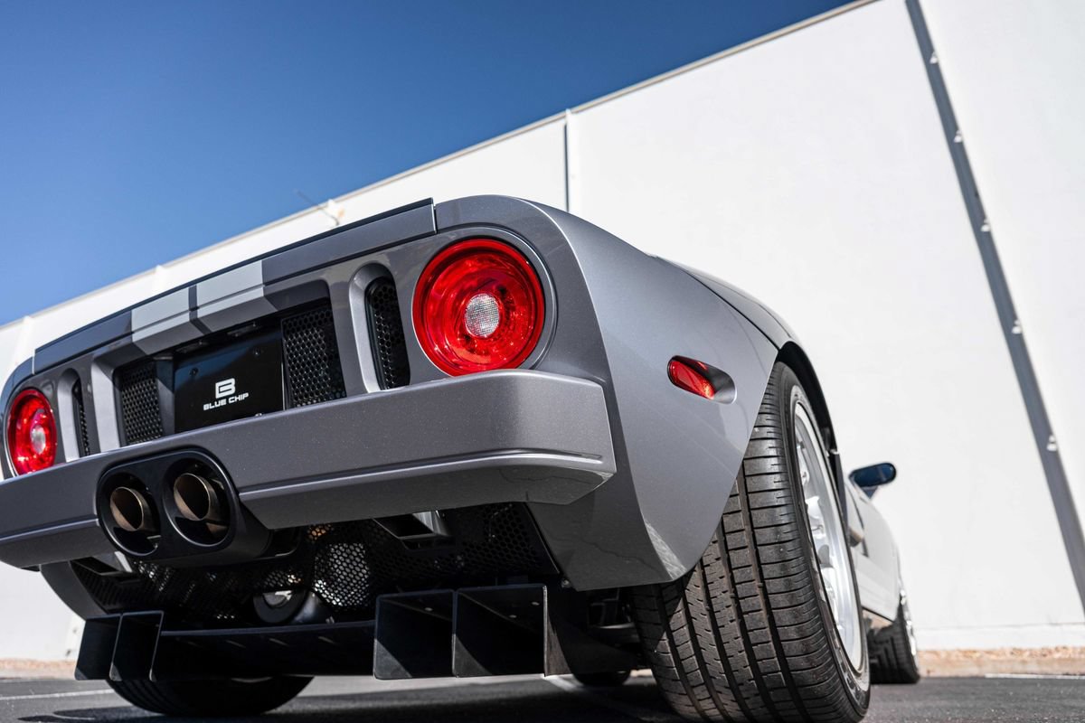 Used 2006 Ford GT RWD image 35