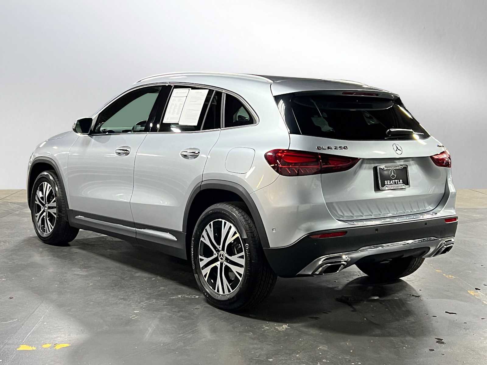 Used 2025 Mercedes-Benz GLA 250 4MATIC image 6