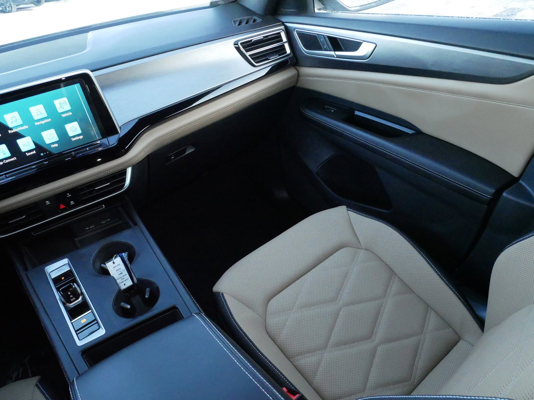 Certified 2024 Volkswagen Atlas Cross Sport SE image 11