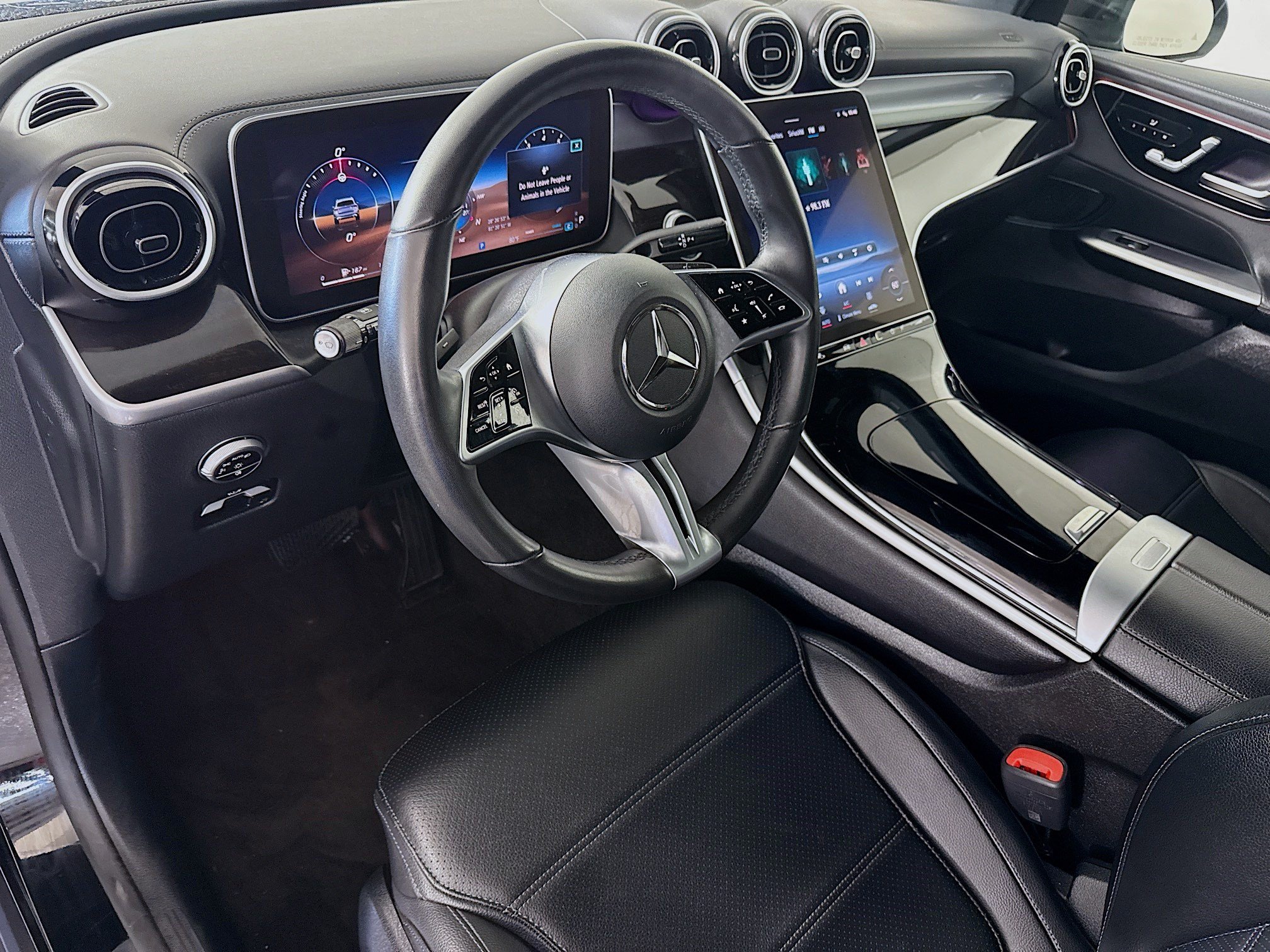 Used 2024 Mercedes-Benz GLC 300 4MATIC image 23