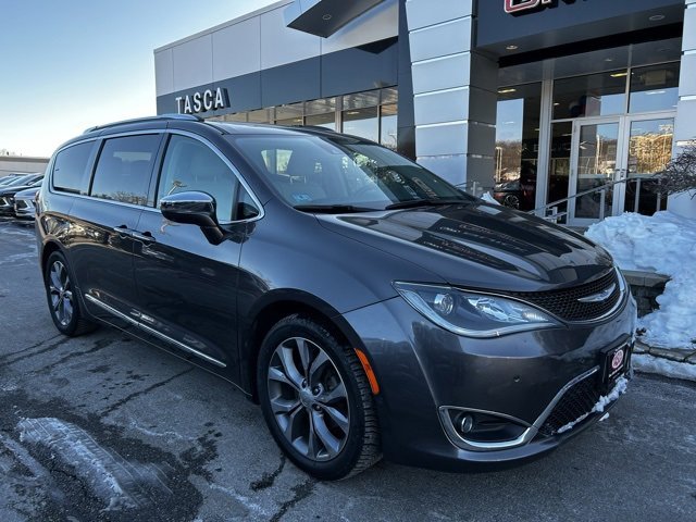 Used 2020 Chrysler Pacifica Limited w/ Tire & Wheel Group