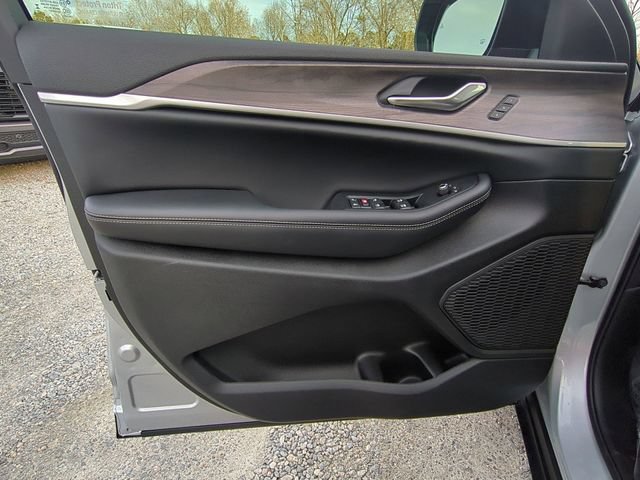 New 2025 Jeep Grand Cherokee L Limited w/ Black Appearance Package AWD/4WD image 25