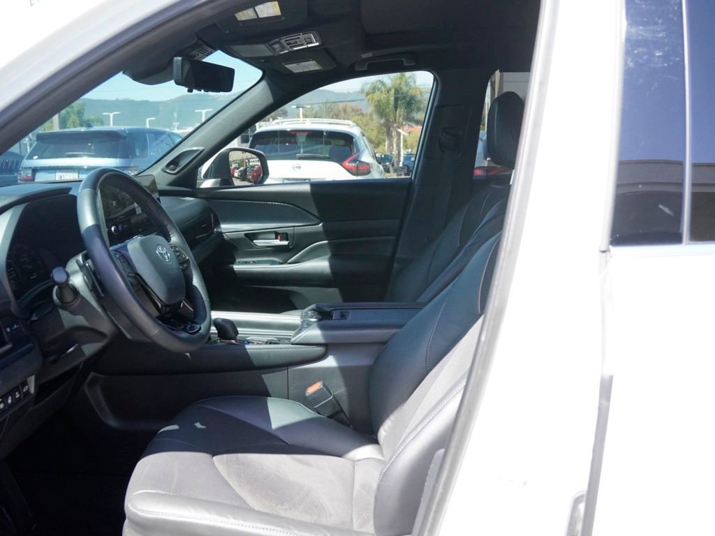 Used 2025 Toyota Grand Highlander AWD Hybrid image 16