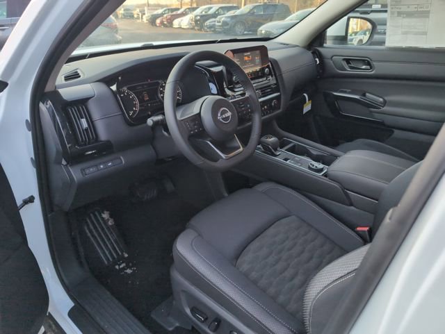 New 2025 Nissan Pathfinder SV w/ Black Appearance Package image 13
