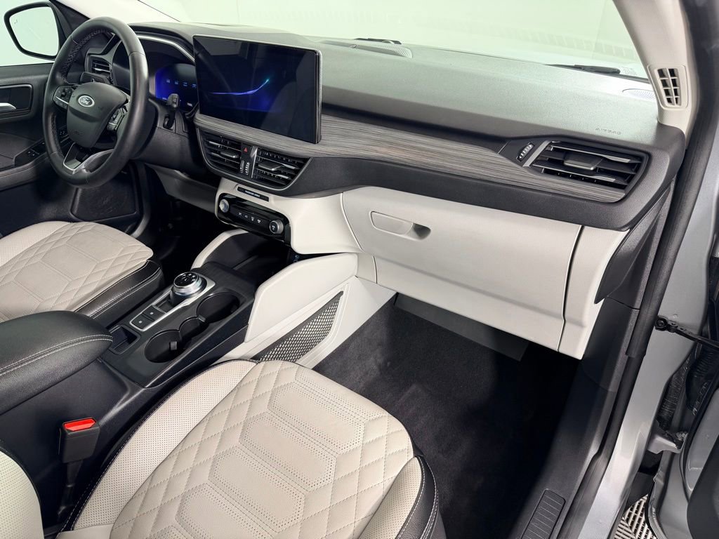 Used 2023 Ford Escape Platinum w/ Premium Technology Package image 33