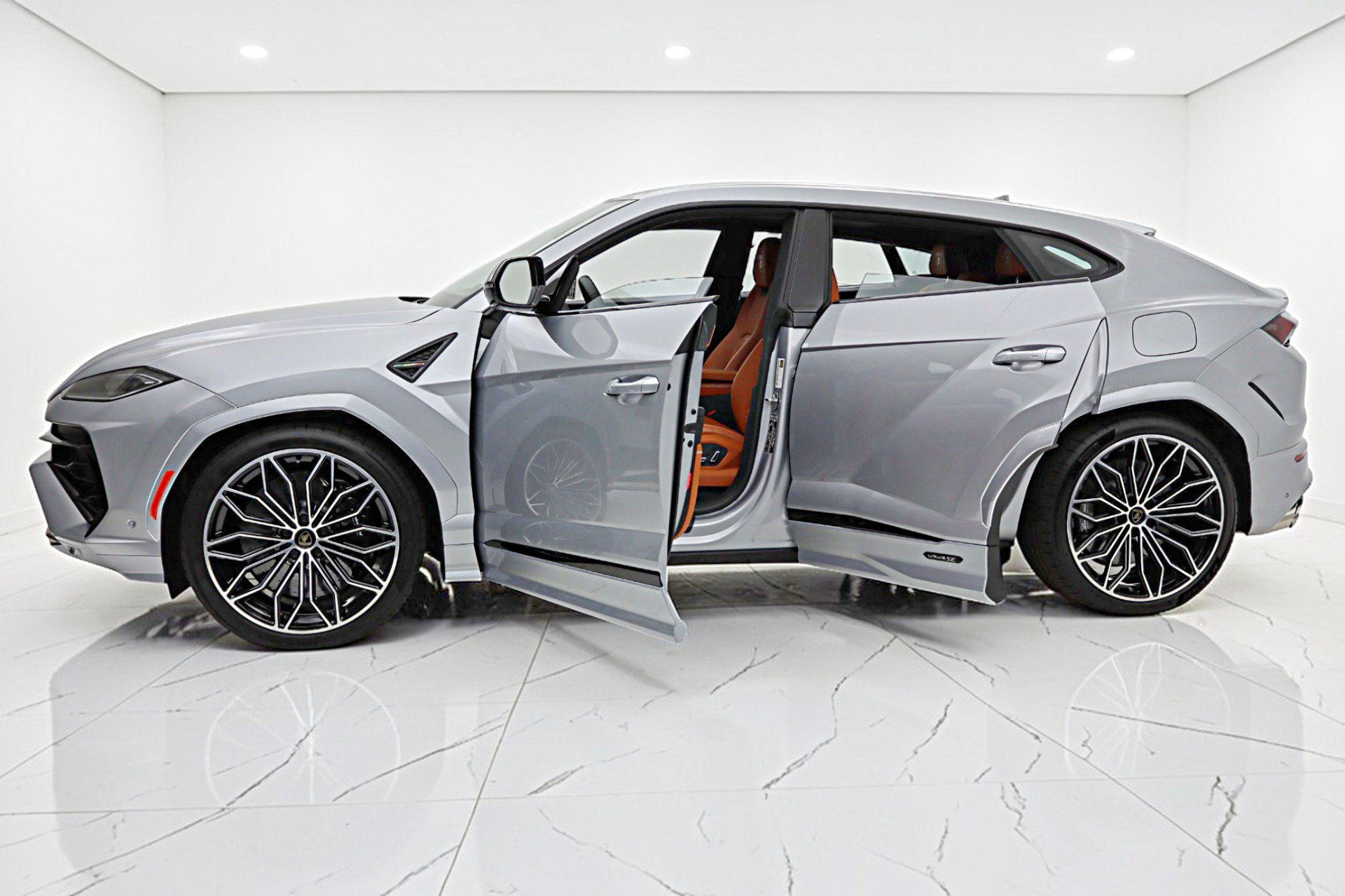 Used 2026 Lamborghini Urus SE AWD/4WD image 4