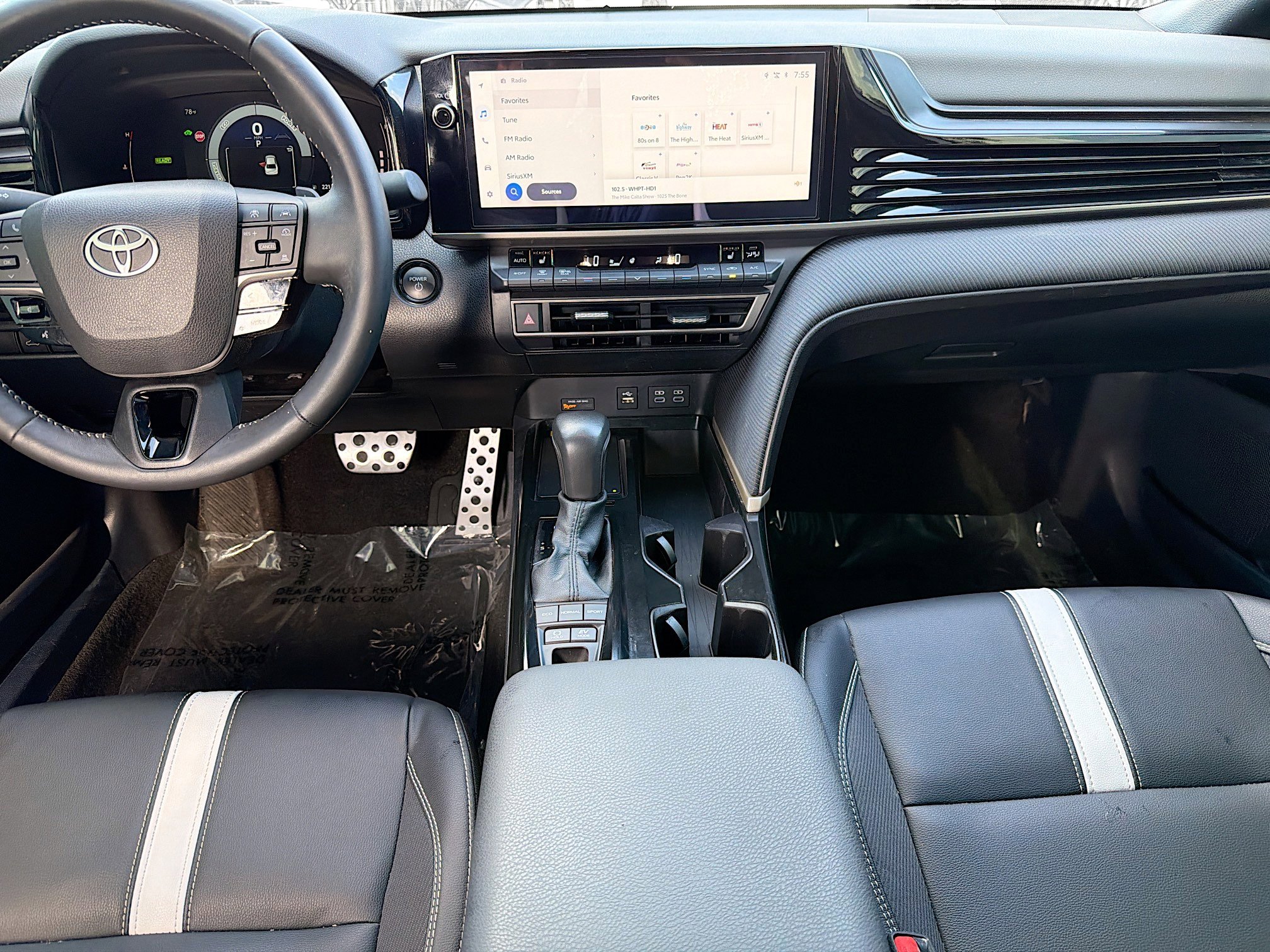 Used 2025 Toyota Camry SE w/ Multimedia Upgrade Package image 17