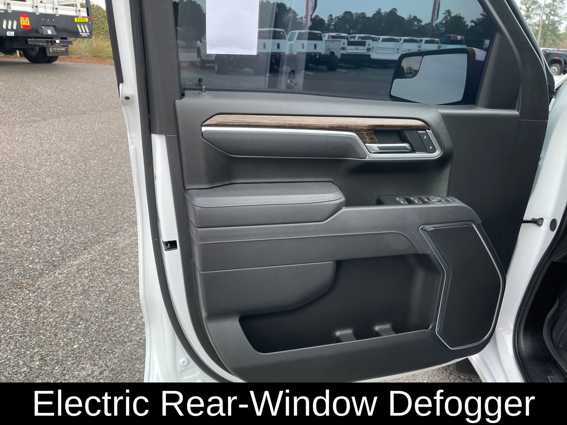 Used 2025 GMC Sierra 1500 SLE image 11