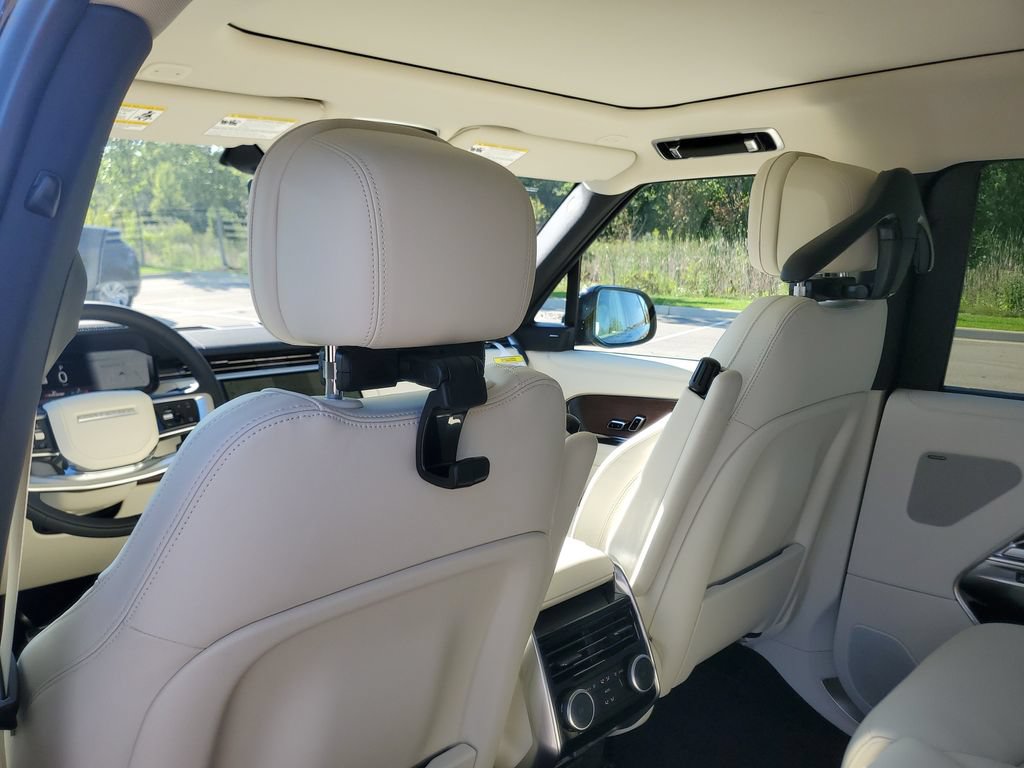 New 2026 Land Rover Range Rover Long Wheelbase SE AWD/4WD image 25